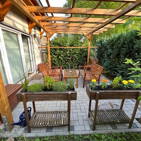 Ferienwohnung Im Stadtzentrum Von Bernau - Komfortable Wohnung Mit 2 Zimmern, Bad, Spuelmaschine, Waschmaschine, Komplette Kueche, Wlan, Terrasse, Ruhige Lage 베르나우 바이 베를린 외부 사진
