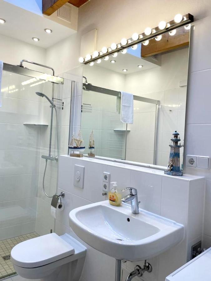 Ferienwohnung Im Stadtzentrum Von Bernau - Komfortable Wohnung Mit 2 Zimmern, Bad, Spuelmaschine, Waschmaschine, Komplette Kueche, Wlan, Terrasse, Ruhige Lage 베르나우 바이 베를린 외부 사진