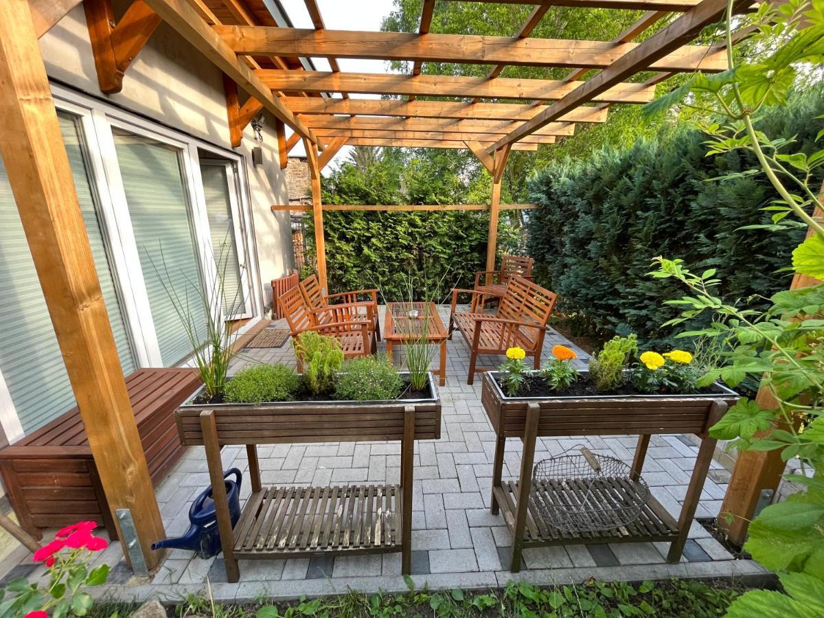 Ferienwohnung Im Stadtzentrum Von Bernau - Komfortable Wohnung Mit 2 Zimmern, Bad, Spuelmaschine, Waschmaschine, Komplette Kueche, Wlan, Terrasse, Ruhige Lage 베르나우 바이 베를린 외부 사진